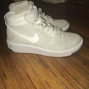 Hightop Nike Air Force 1 White Sneakers
